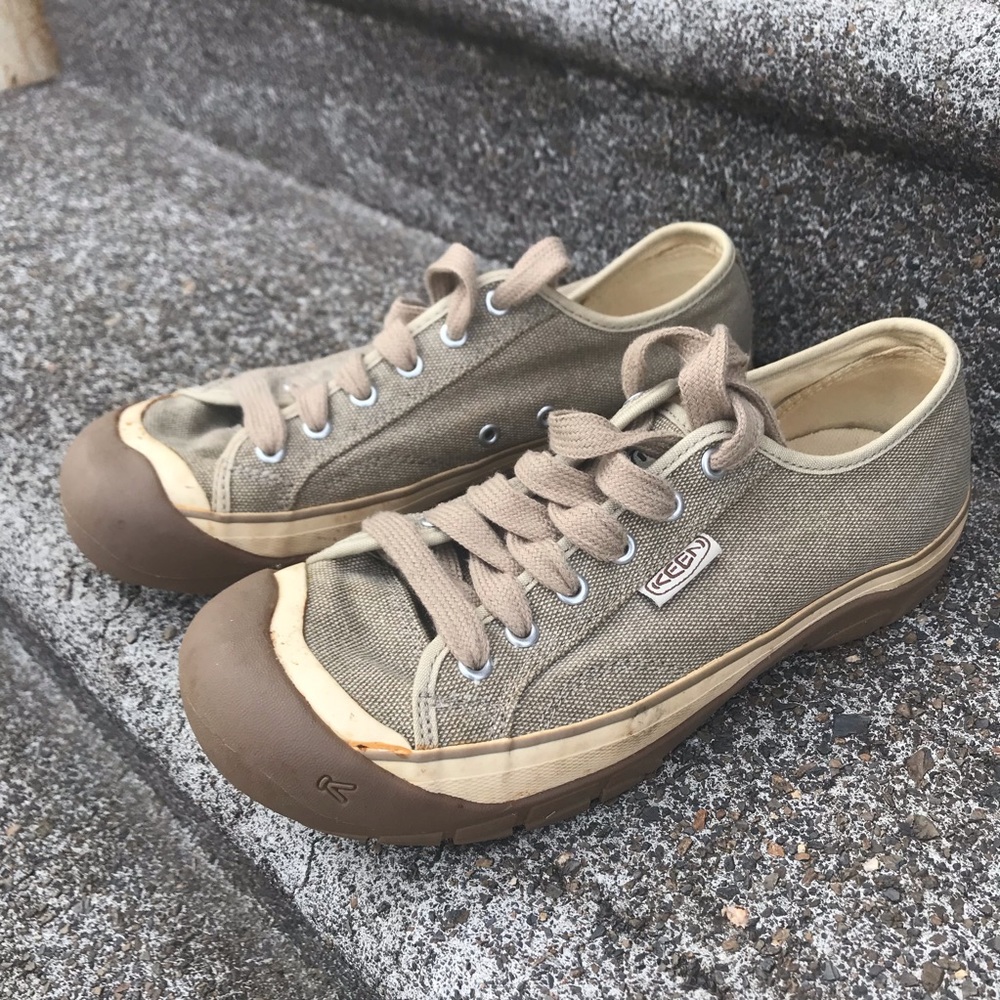 Excellent Keen tennis shoes.